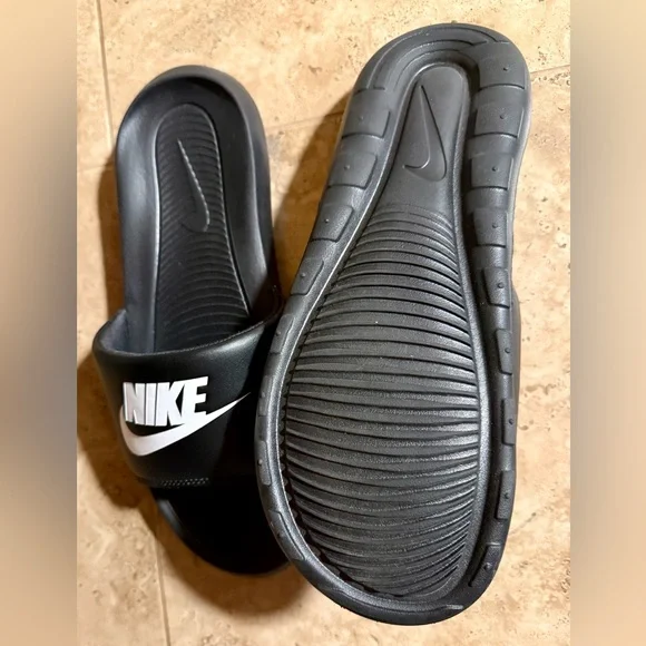 Nike Women's Victori One Sandal - Picture 3 of 4